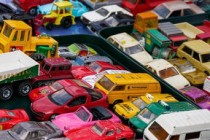 物流一辆电动车多少钱(一辆3000元的电动车，出厂价是多少，商家卖一台赚多少？答案来了)