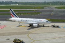 上海到北京飞机票多少钱(对比虹桥机场，北京首都机场1条快轨还贵，15号线支线+3号线东延)