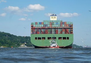 海运费用查询(今起开缴！中国港口对美船舶亮“收费单”，400元-净吨起步)