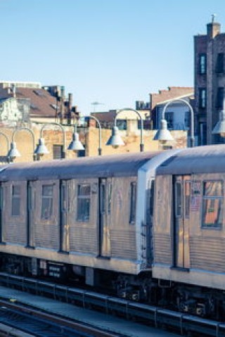 青岛至北京火车硬卧(Z350-1青岛北至包头直达特快列车，硬卧337，性价比最高)