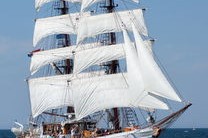 十大海运公司排名(全球十大船加油港口最新排名公布 舟山稳居第四)