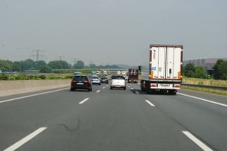 北京-临时管控不超24小时(本周日，北京部分道路临时管制！66条公交线路受影响→)