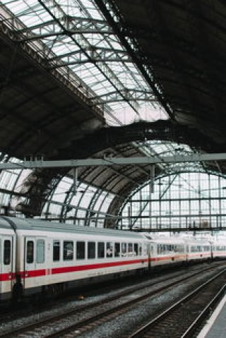 青岛到上海火车(【建筑解读】 青岛北站：8 台 18 线，岛城黄海高铁门户)