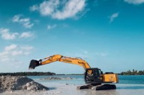 浙江中方国际物流(中方对美船舶收费生效，但巧妙留了一手，给特朗普出了大难题)