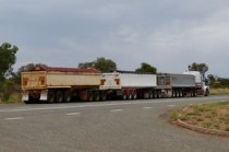 拖车长途运输服务跨省(法官有案说 - 车辆事故后异地维修，远程拖车费谁来承担？)