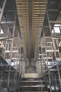 冷冻品走什么物流比较好(冷库一般使用哪些种仓储货架比较多？)  第1张